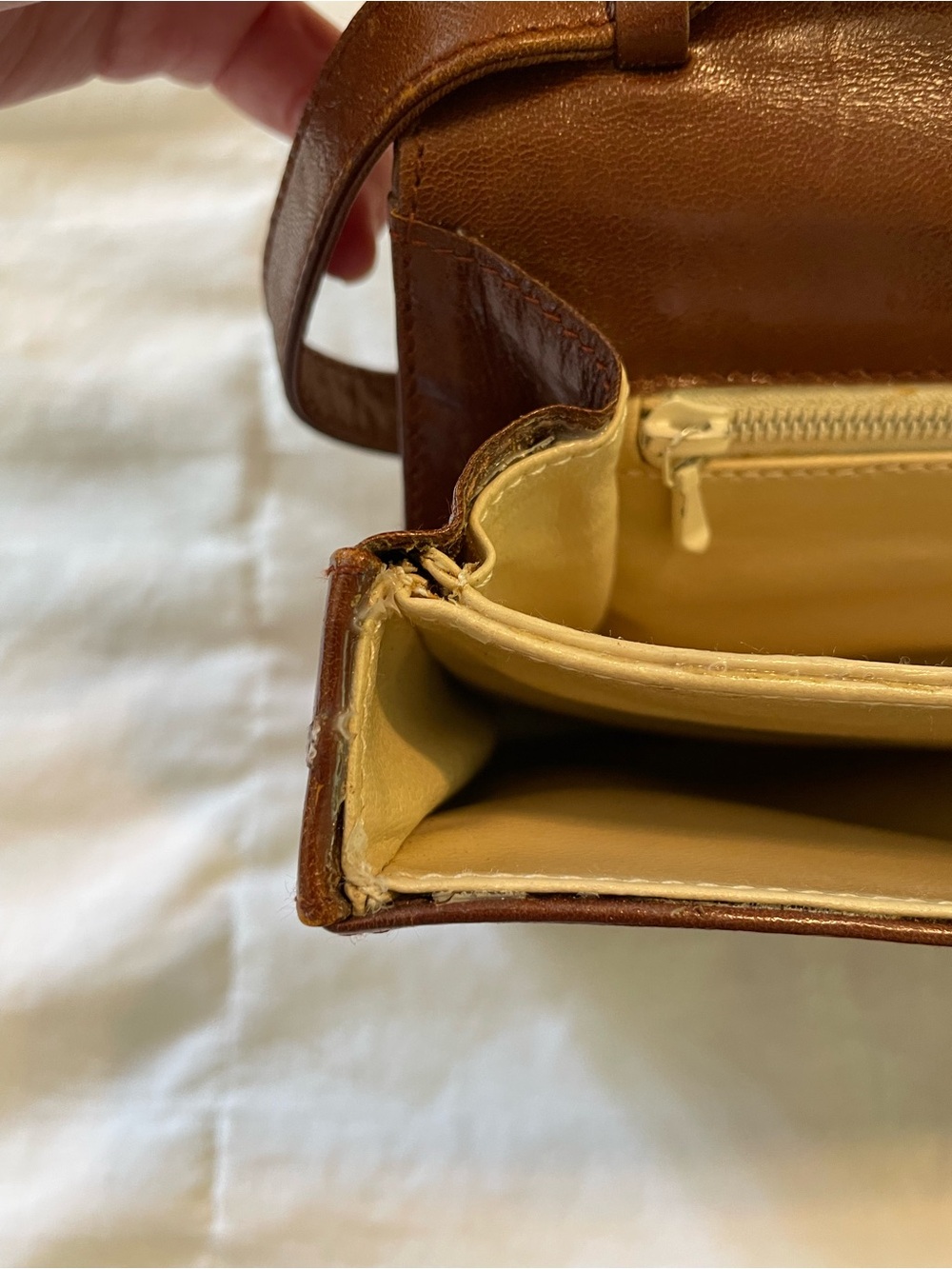 RARE Vintage Bally Leather Flap Crossbody/Shoulder Bag - Picture 9 of 12